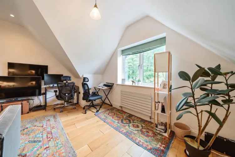 Modern Flat Near Ealing Common Tube - Ideal for First Time Buyers
