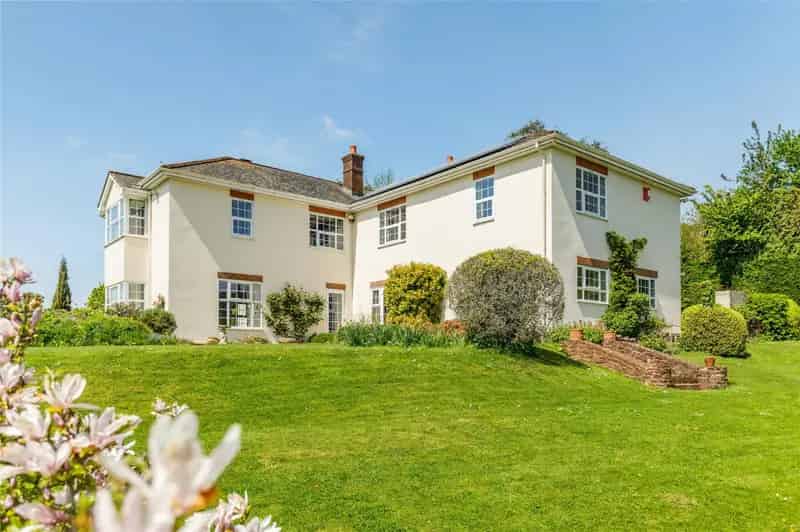 5 Bedroom Detached House with 6.8 Acres in Wootton Courtenay