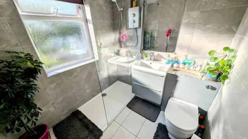 3 Bedroom 1930s Semi-Detached House For Sale