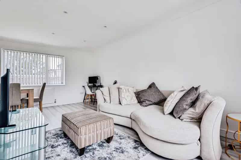 3 Bed Mid Terraced House Walcot Swindon