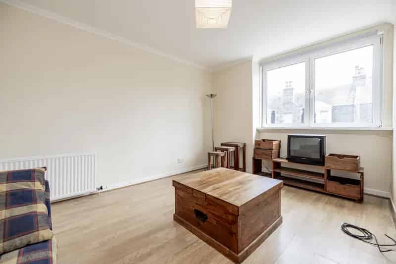 3 Bedroom Top Floor Apartment Mannofield