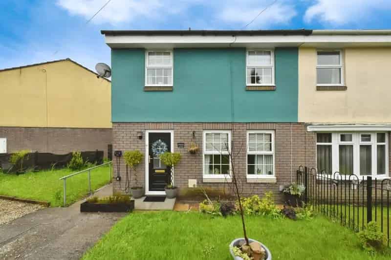 3 Bedroom Semi-Detached House for Sale in Rhymney Tredegar