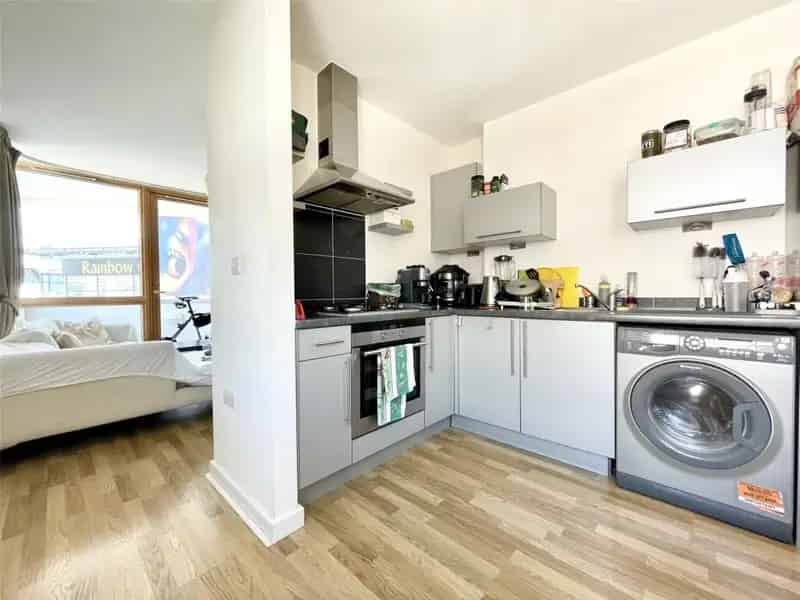2 Bedroom Apartment Near Harbourside