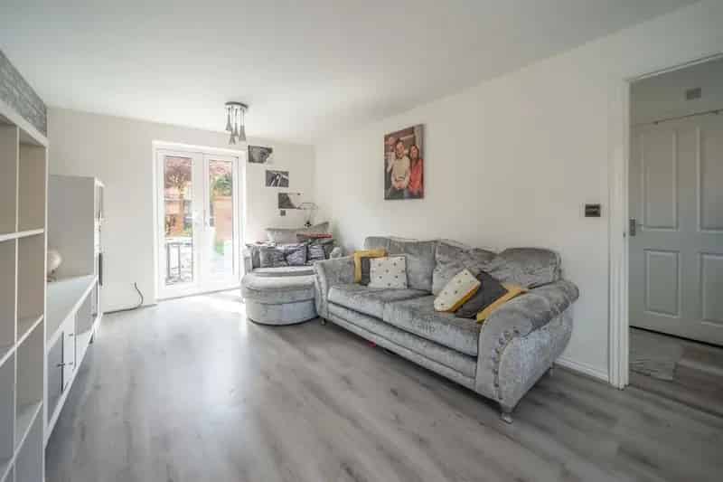 Modern 5-Bedroom Detached House in Pitstone, Buckinghamshire