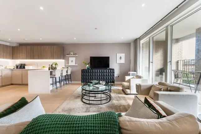 4 Bedroom Split Level Apartment for Sale in Queen's Park NW6