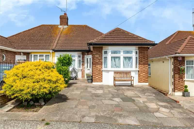 3 Bedroom Semi Detached Bungalow For Sale Near Upminster Bridge Station