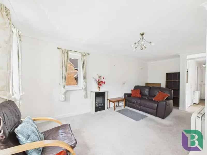 2 bed flat for sale