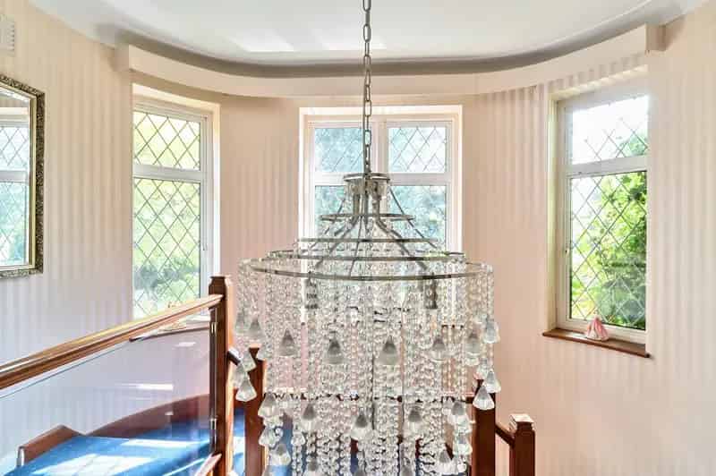 4 Bedroom Detached House for Sale in Caterham