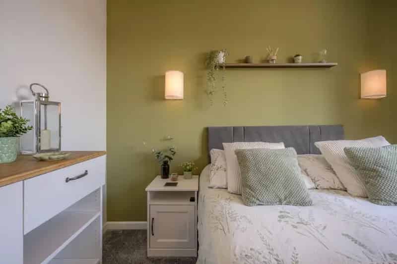 2 Bed Flat for Sale - Top Floor Apartment with Allocated Parking