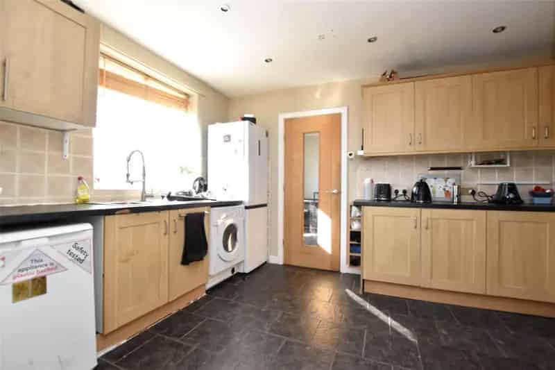 Three Bedroom House with Large Garden and Off Street Parking Near Schools