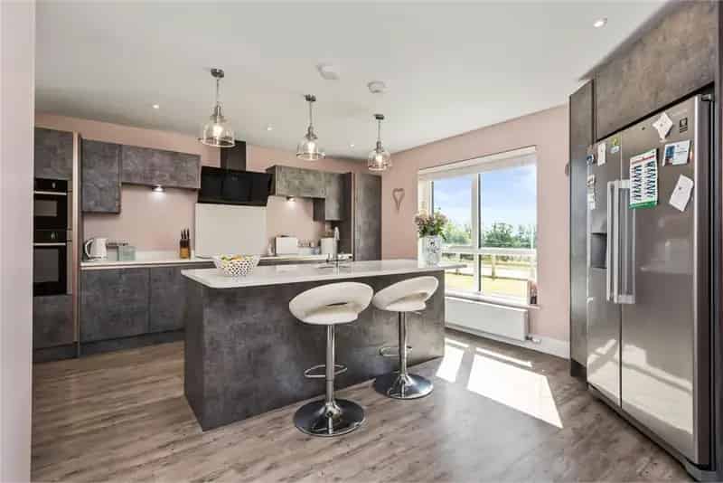 4 Bed Semi Detached House Houston