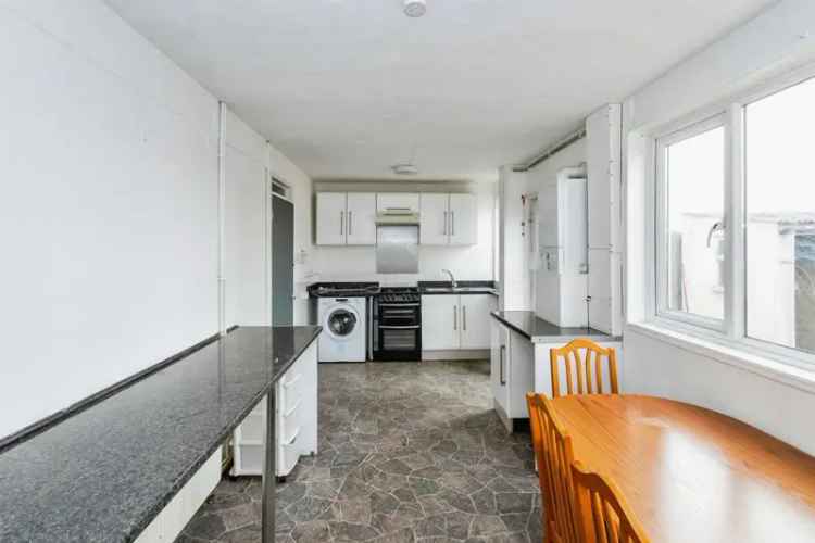 3 Bed Family Home With Large Garden and Off Road Parking