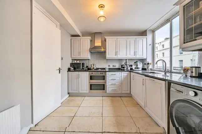 2-Bedroom Apartment in Belgravia SW1W