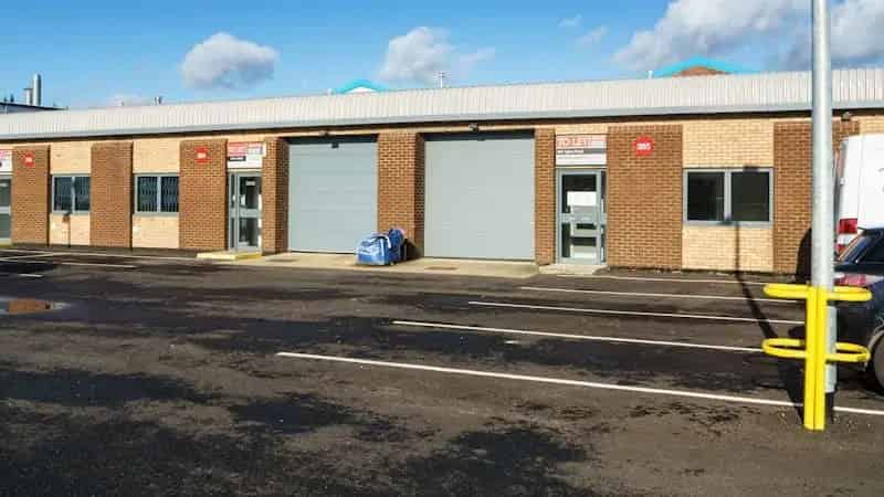 Slough Trading Estate Unit: Modern Industrial Space