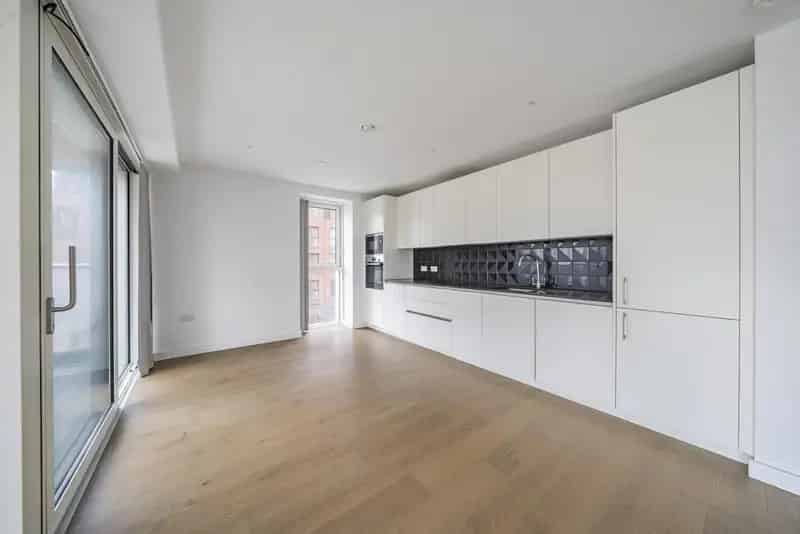 Elephant & Castle 2-Bed 2-Bath Apartment with Balcony