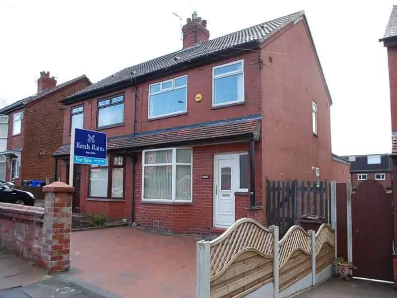 3 Bedroom Semi Detached House Ashton under Lyne