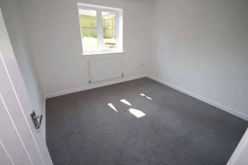 3 Bed Detached House For Sale - Refurbished with Modern Amenities