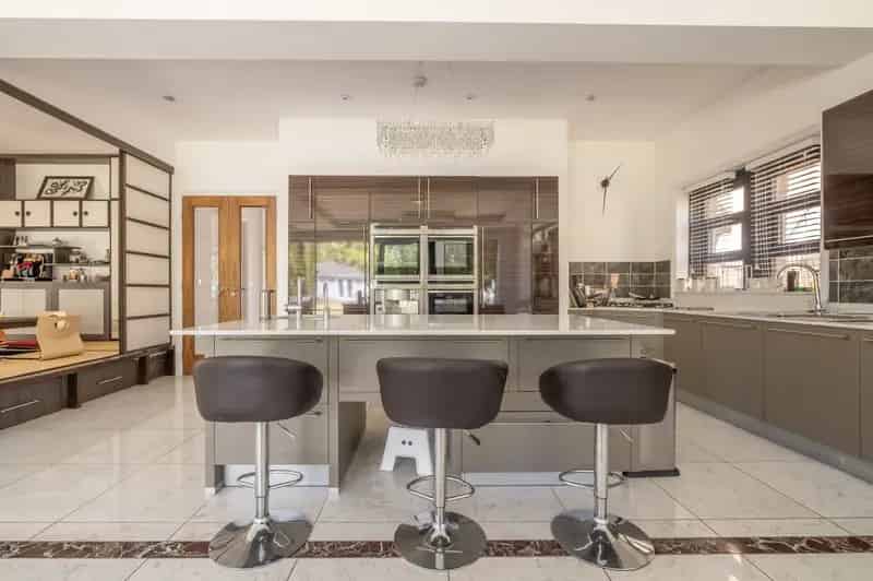 6 Bedroom Detached House for Sale in Central Teddington