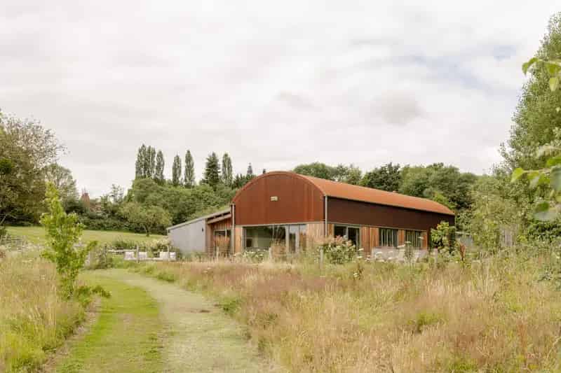 Six Bedroom Dutch Barn Conversion Near Horsmonden Kent
