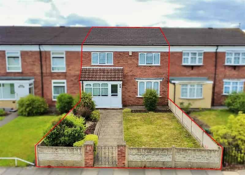 4 Bedroom Mid-Terraced House For Sale