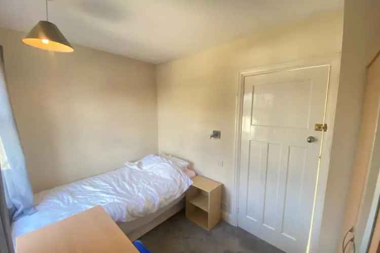 4 Bed 2 Bath House Family Home