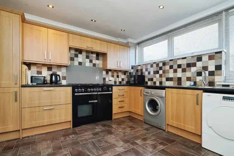 3 Bedroom House in Tarring with Garage and Garden
