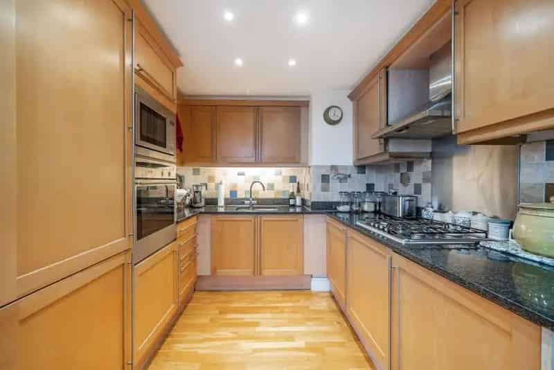 Riverside Duplex Apartment Two Double Bedrooms Lift Parking