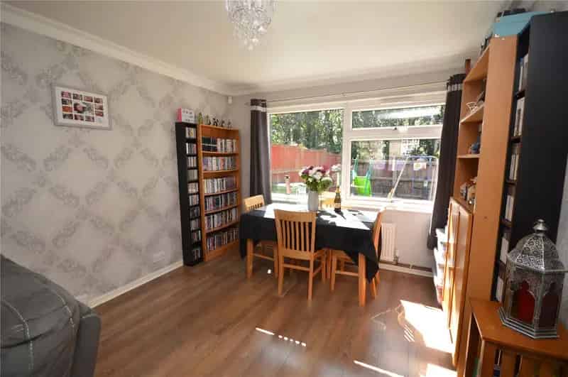 Three Bedroom End Terrace House Near M62 and M1