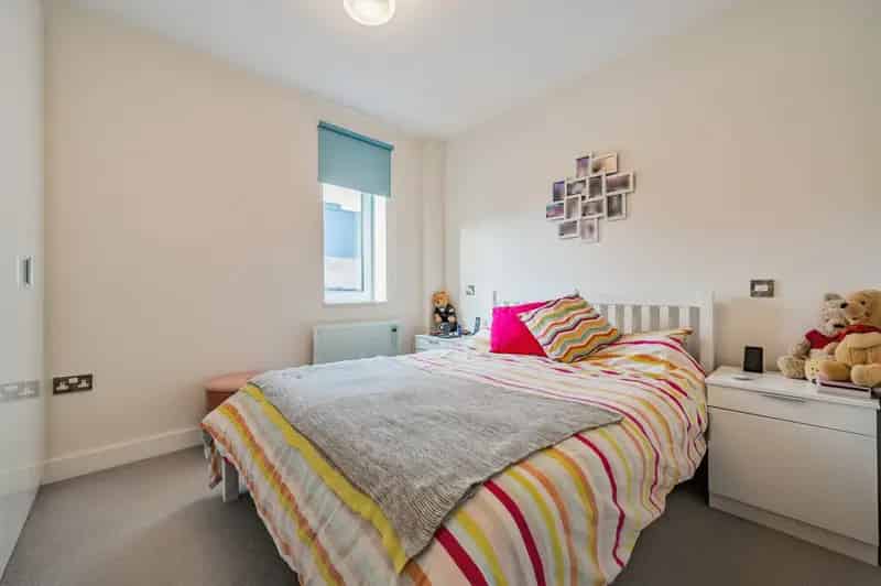 2 Bedroom Flat for Sale in Whetstone High Road