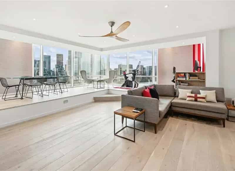 Riverside 2-Bedroom Apartment Near Victoria Vauxhall Stations