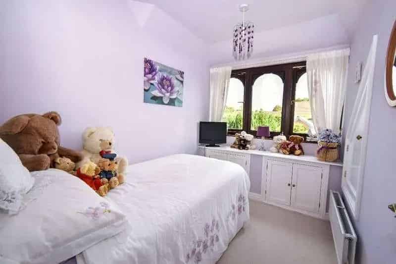 4 Bed House for Sale with Double Garage and Workshop