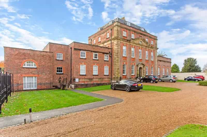 2 Bedroom Flat for Sale in Milford