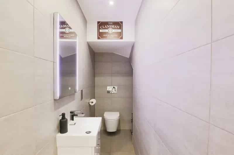 Charming 2-Bed House with Open-Plan Living and Parking