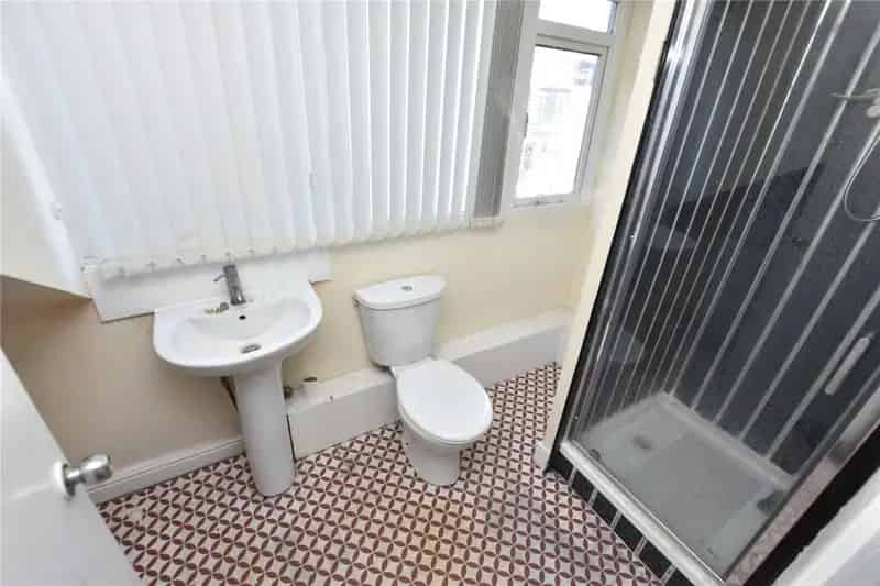 8 Bedroom Terraced House with Self Contained Flat For Sale