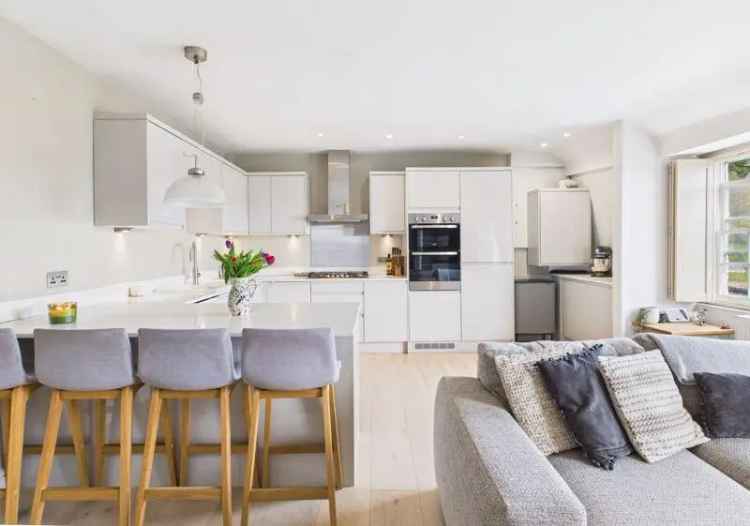2 Bedroom Flat for Sale in Georgian Townhouse