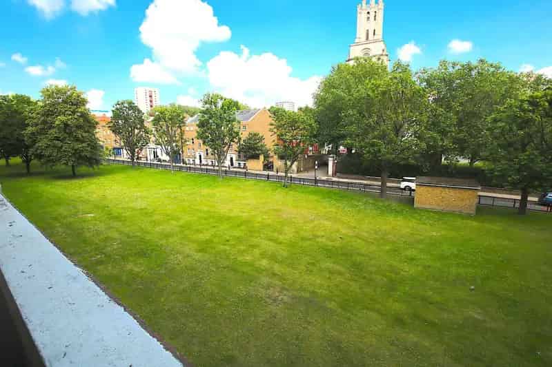 4 Bedroom Flat Aldgate East Station City of London