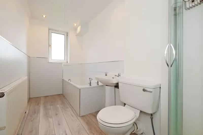 3 Bedroom Furnished Flat Near Aberdeen Royal Infirmary