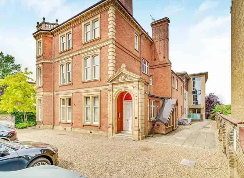 2 Double Bed Flat Putney Ground Floor Ensuite Parking Balcony