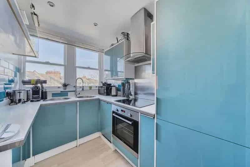 2 bed flat for sale