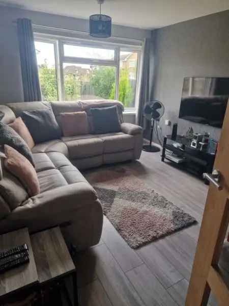 Flat For Rent in Reigate and Banstead, England