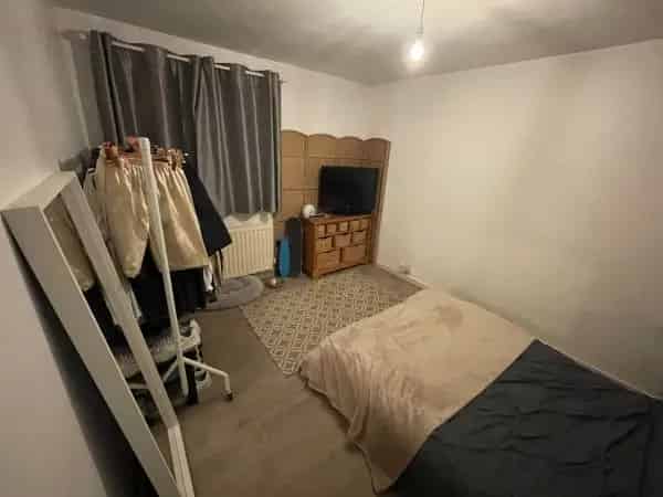 Ground Floor Maisonette Near Transport Links