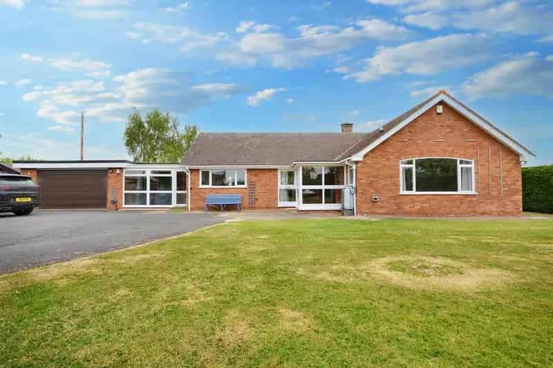 2 Bedroom Detached House for Sale