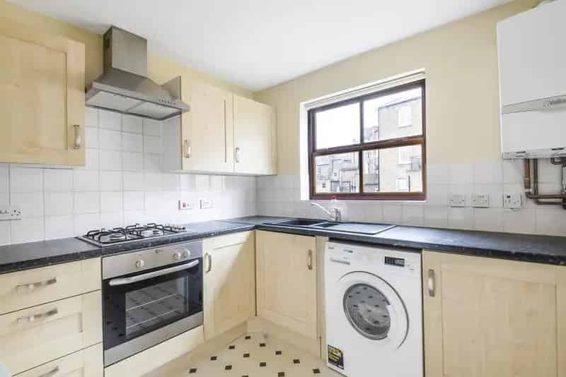 One Double Bedroom Apartment with Allocated Parking