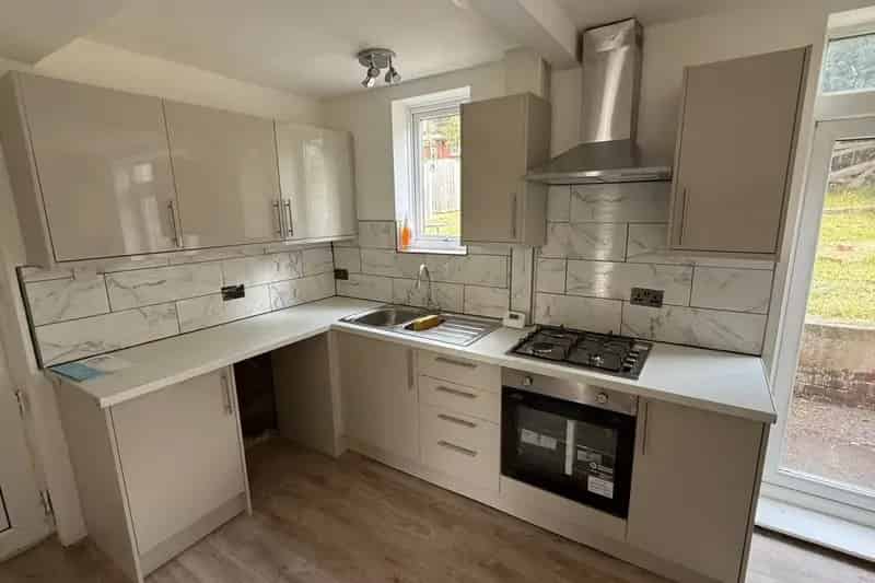 3 Bedroom House With Garden and Parking Zero Deposit Available