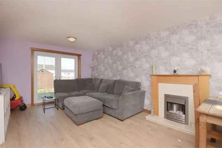3 Bed End Terraced House with Garden and Parking