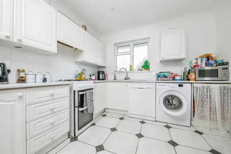 2 Bedroom House with Conservatory and Garden