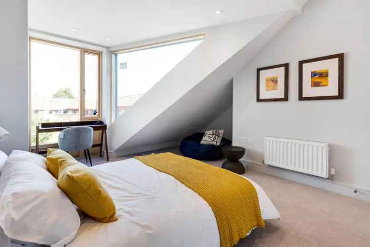 House For Sale in London, England