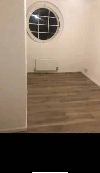 3-Bedroom Flat Near White City Westfield London