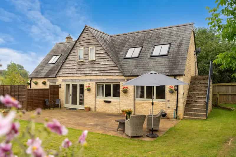 Cottage for Sale 3 Bedrooms Bourton-on-the-Water Gloucestershire