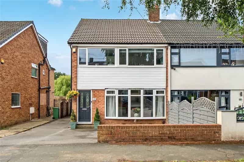 3 Bed Semi Detached House Horsforth Garden Studio Off Street Parking